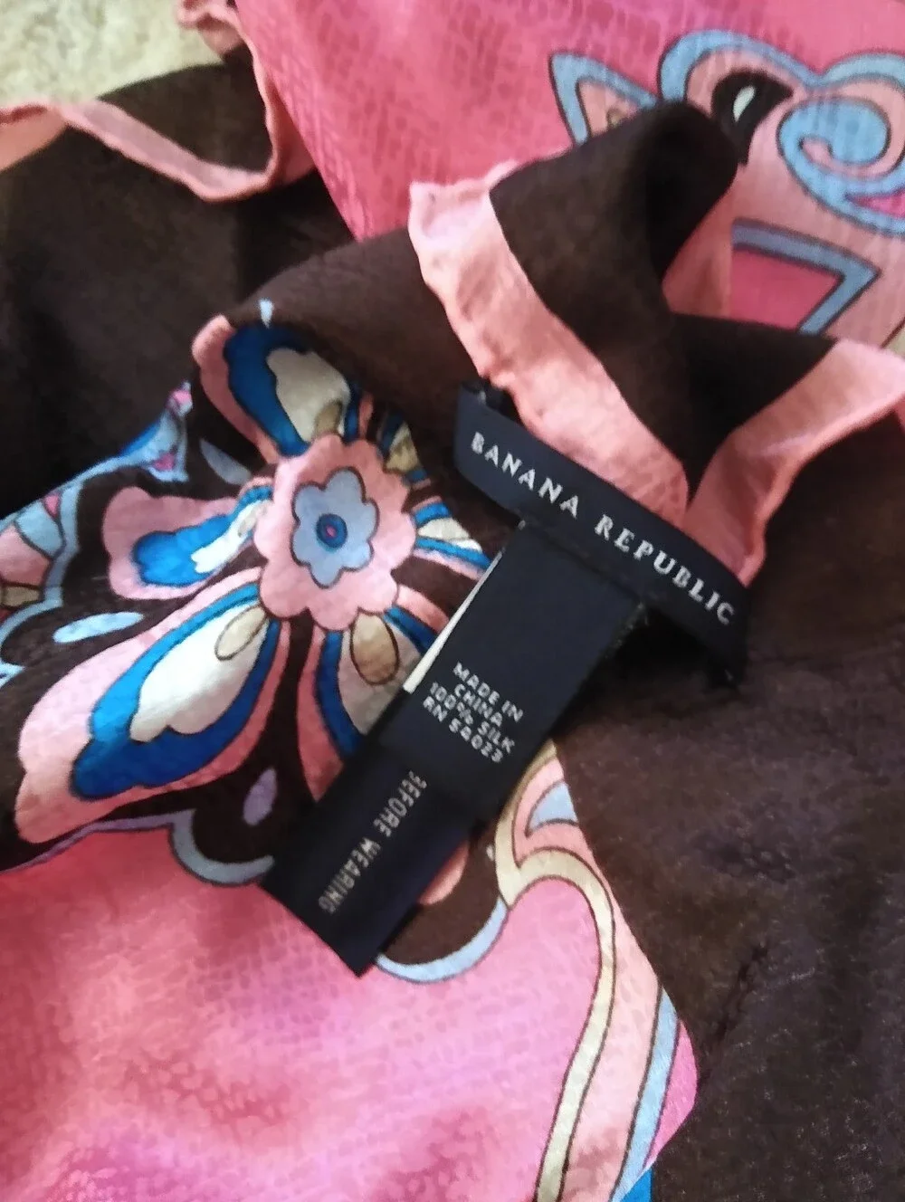 BANANA REPUBLIC 2008 Pink Brown Blue Retro Floral Silk Scarf
